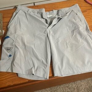Men’s Columbia PFG grey shorts